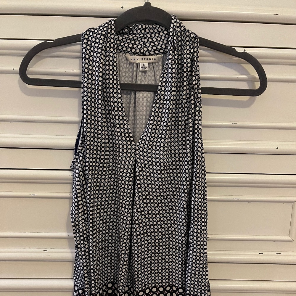 Max Studio gray geometrical shape pattern flowy shirt size: small